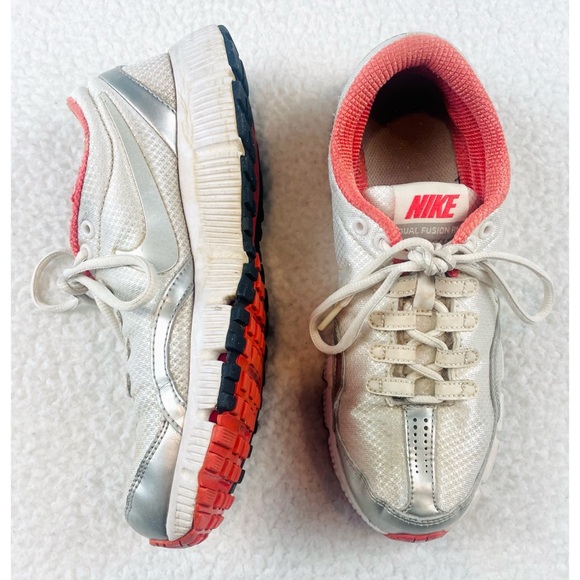(VTG) NIKE • Y2K White/Silver/Salmon Dual Fusion Athletic Runners - Picture 4 of 16